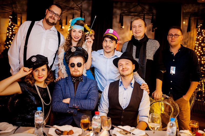 Команда компании празднует Новый год в ресторане Krasnoyarsk