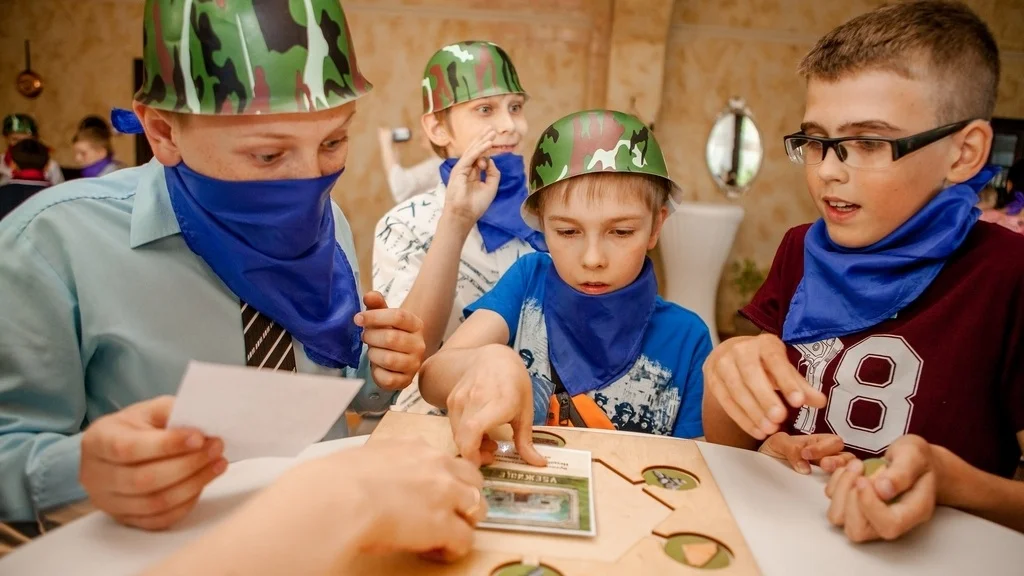 Квест на&nbsp;23&nbsp;февраля для детей &laquo;Бермудский треугольник&raquo;: команда военных крафтит убежище. 